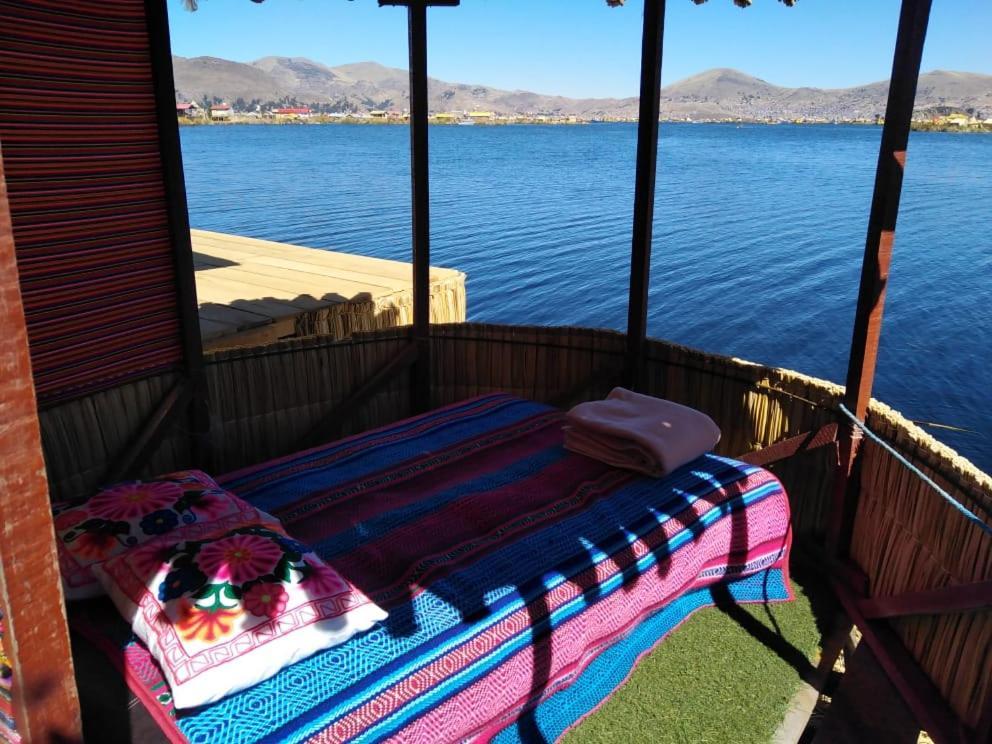 Uros Aruma Uro On Uros Floating Islands Puno Kültér fotó