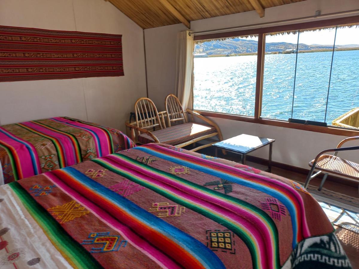 Uros Aruma Uro On Uros Floating Islands Puno Kültér fotó