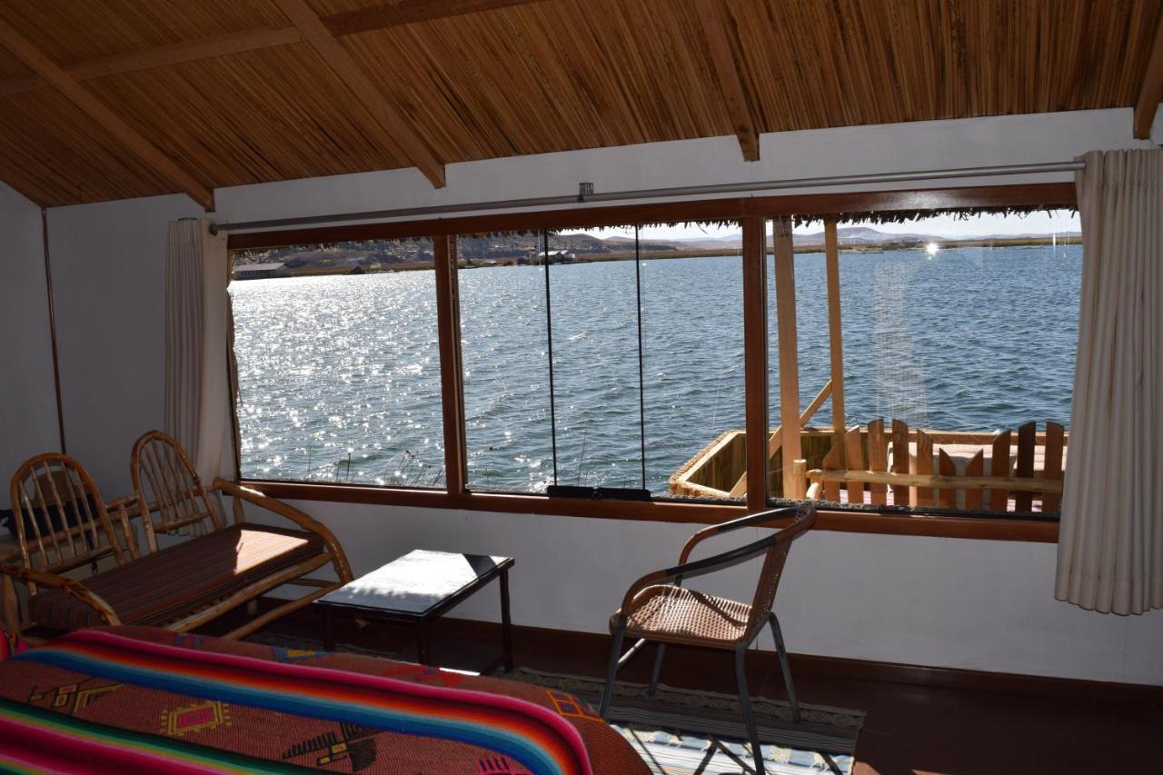 Uros Aruma Uro On Uros Floating Islands Puno Kültér fotó