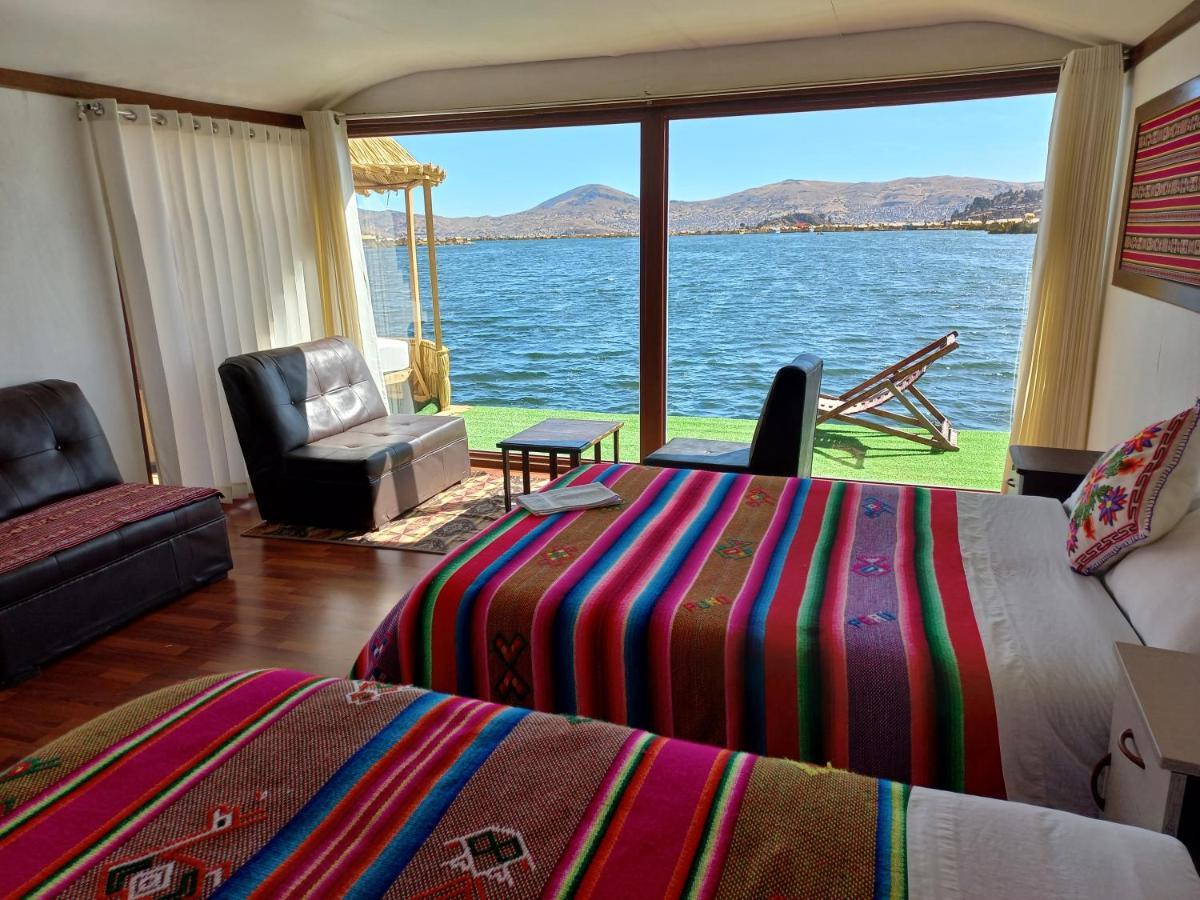Uros Aruma Uro On Uros Floating Islands Puno Kültér fotó