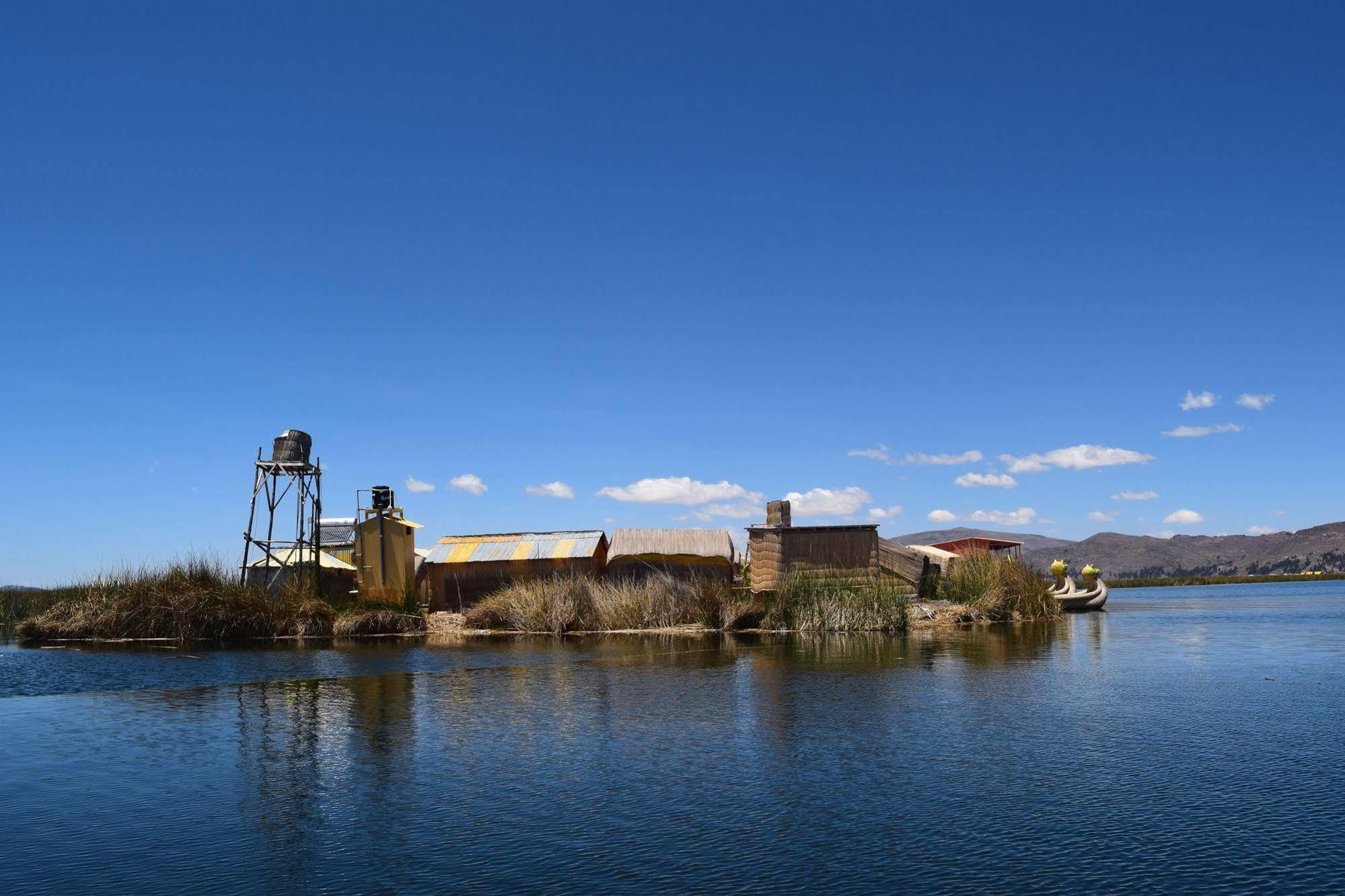 Uros Aruma Uro On Uros Floating Islands Puno Kültér fotó