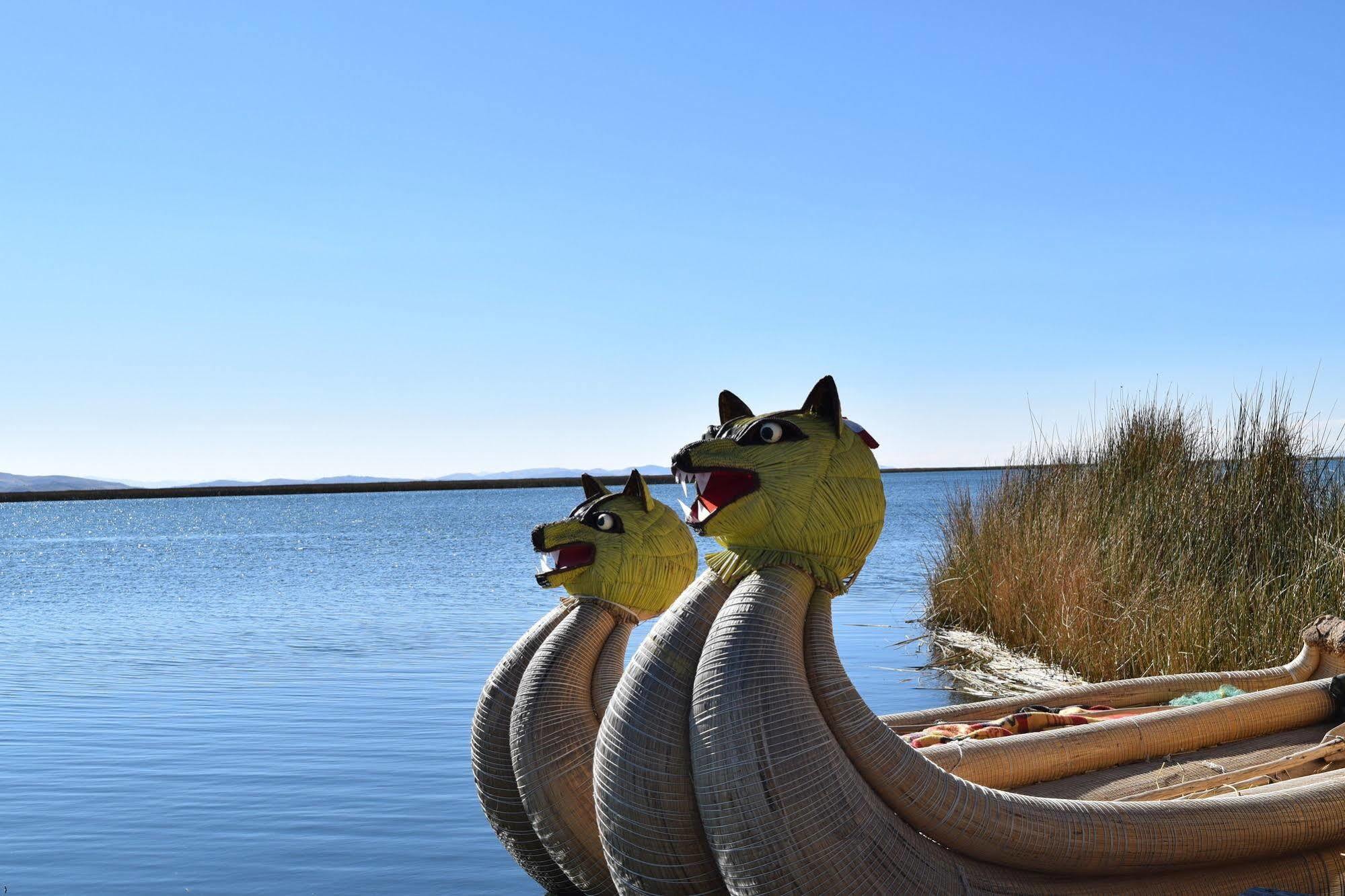 Uros Aruma Uro On Uros Floating Islands Puno Kültér fotó