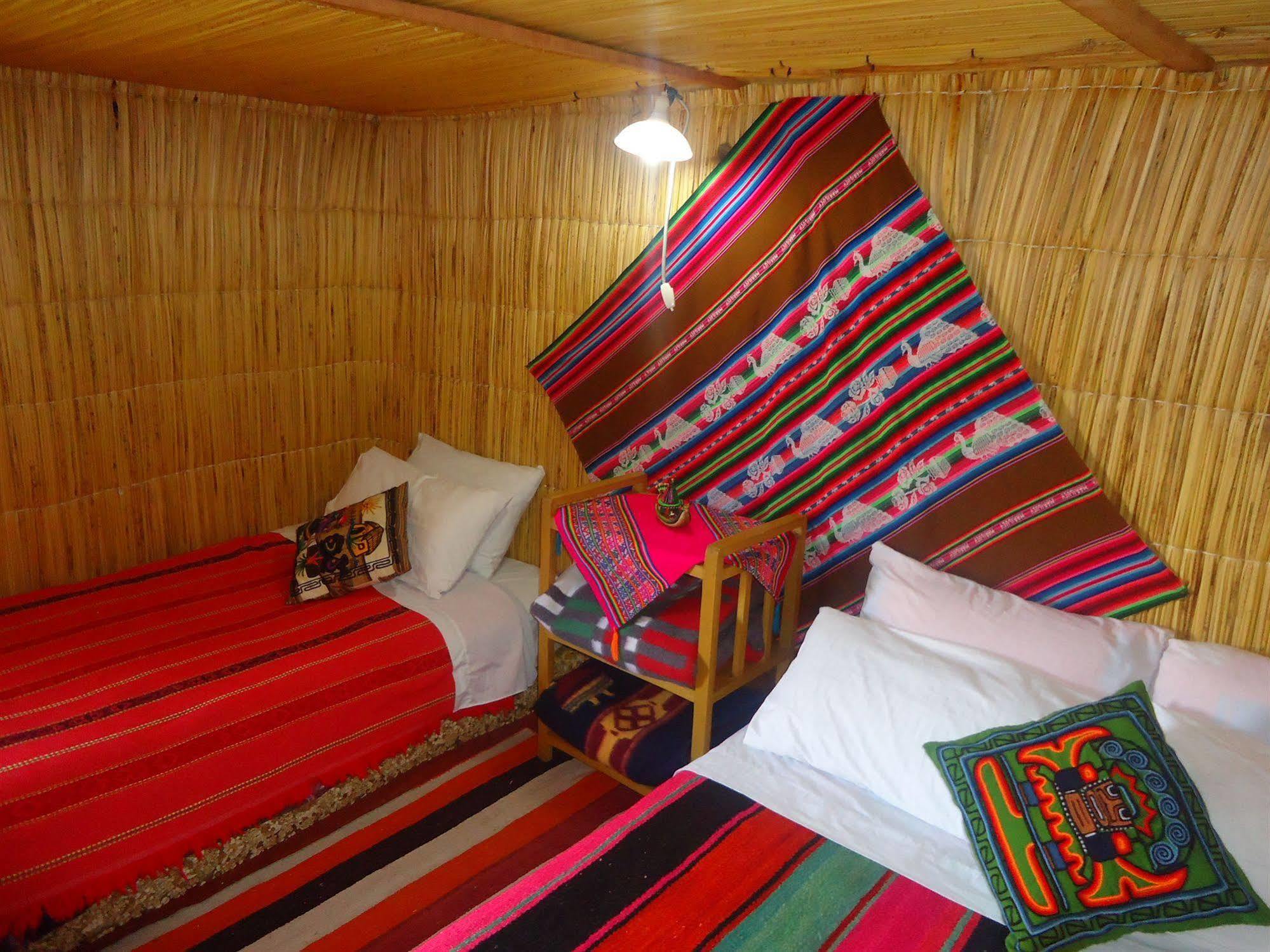 Uros Aruma Uro On Uros Floating Islands Puno Kültér fotó