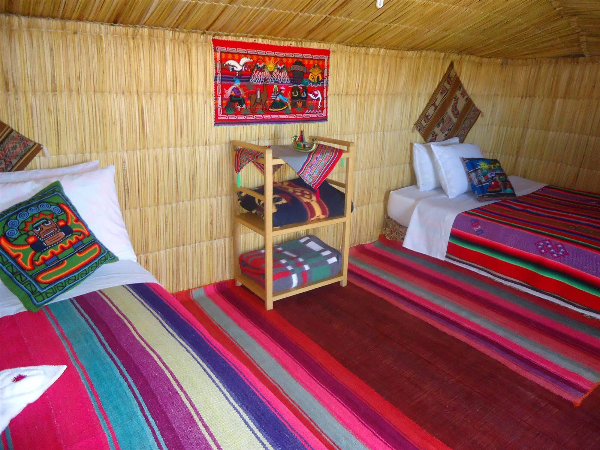 Uros Aruma Uro On Uros Floating Islands Puno Kültér fotó