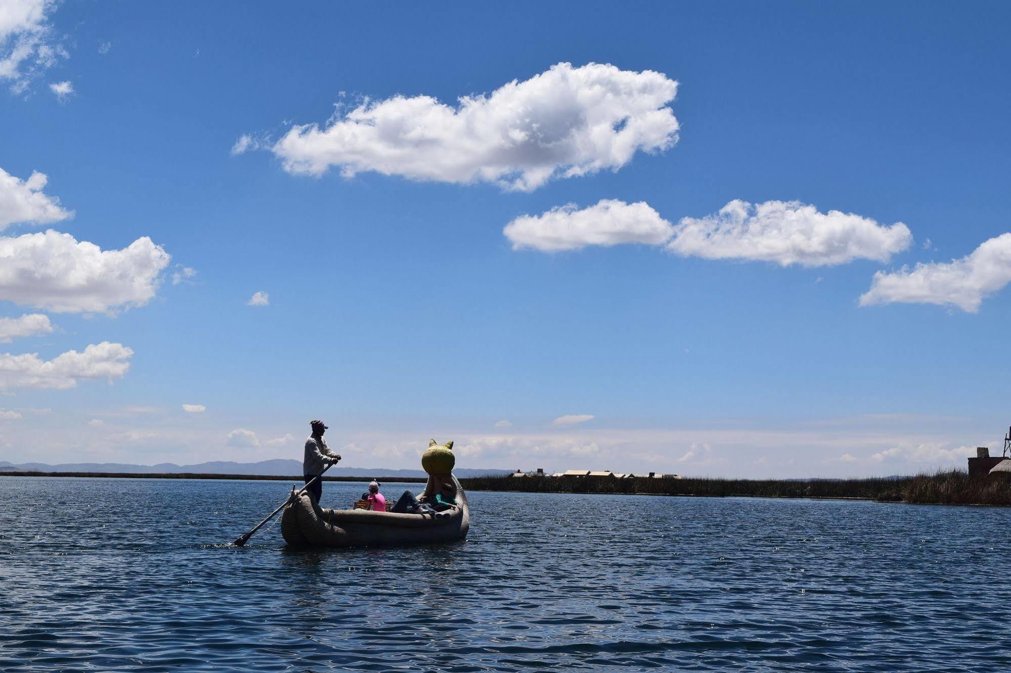 Uros Aruma Uro On Uros Floating Islands Puno Kültér fotó
